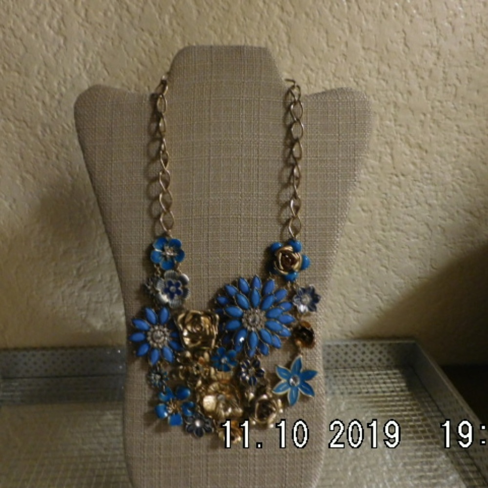 Costume Vintage flowered necklace